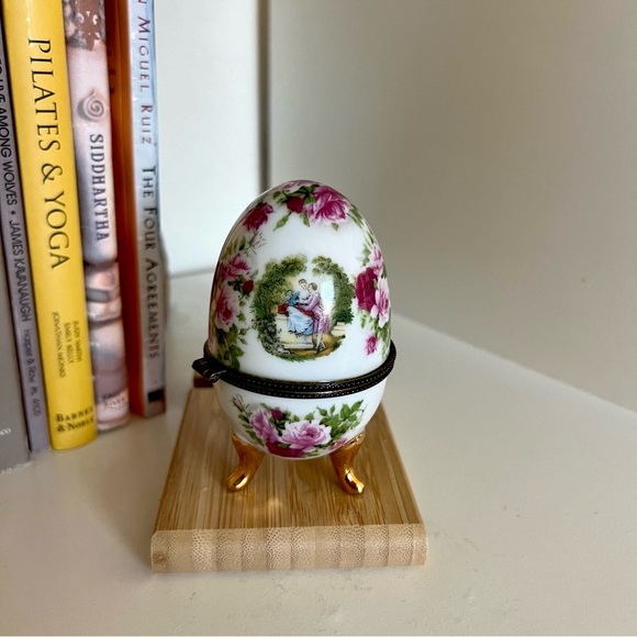 Antique Victorian Style Egg-Shaped Jewelry Box - Picture 2 of 4